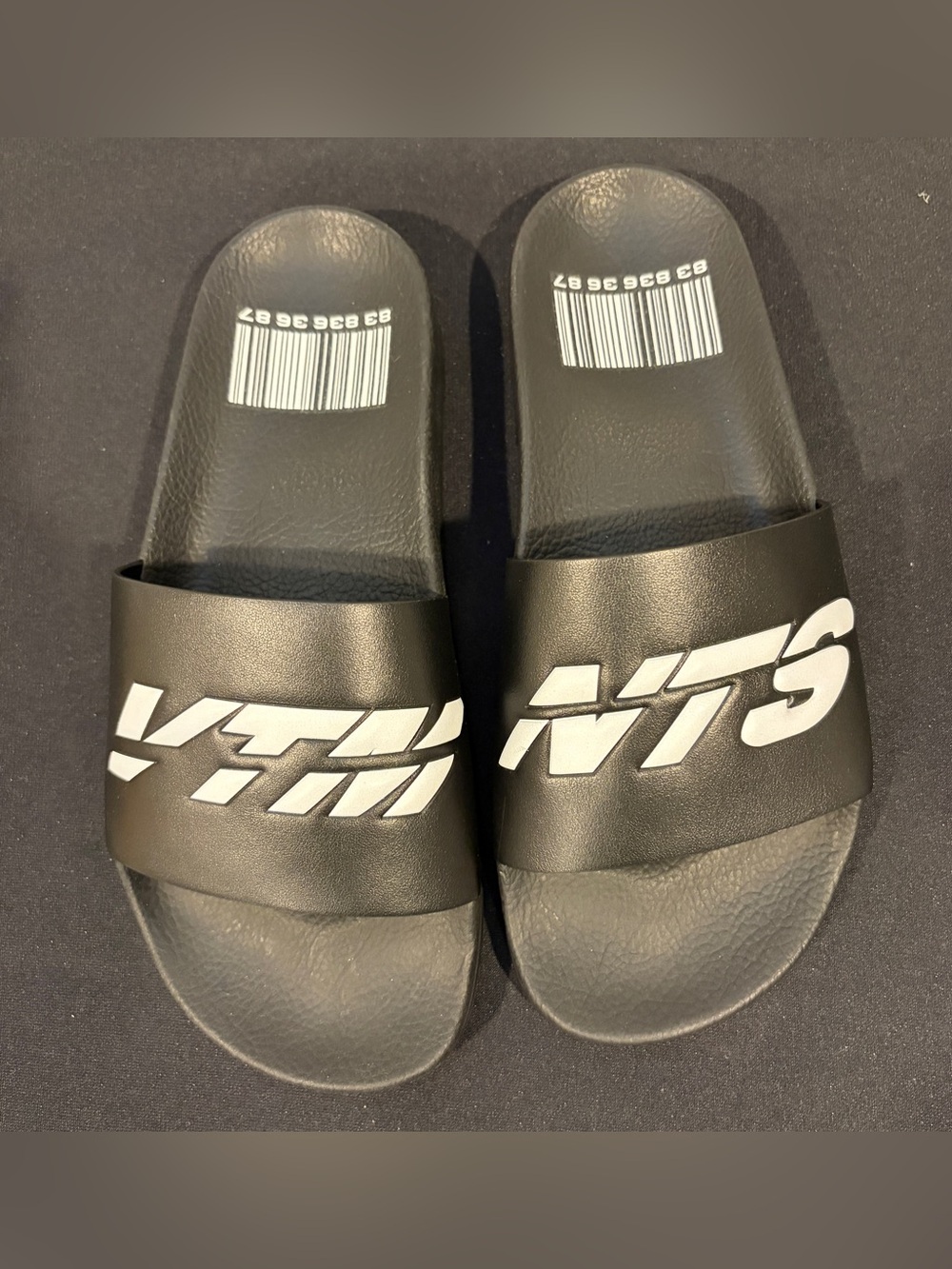 VTMNTS Barcode Slides – Size EU 39
Brand new, never worn pair of VTMNTS Barcode